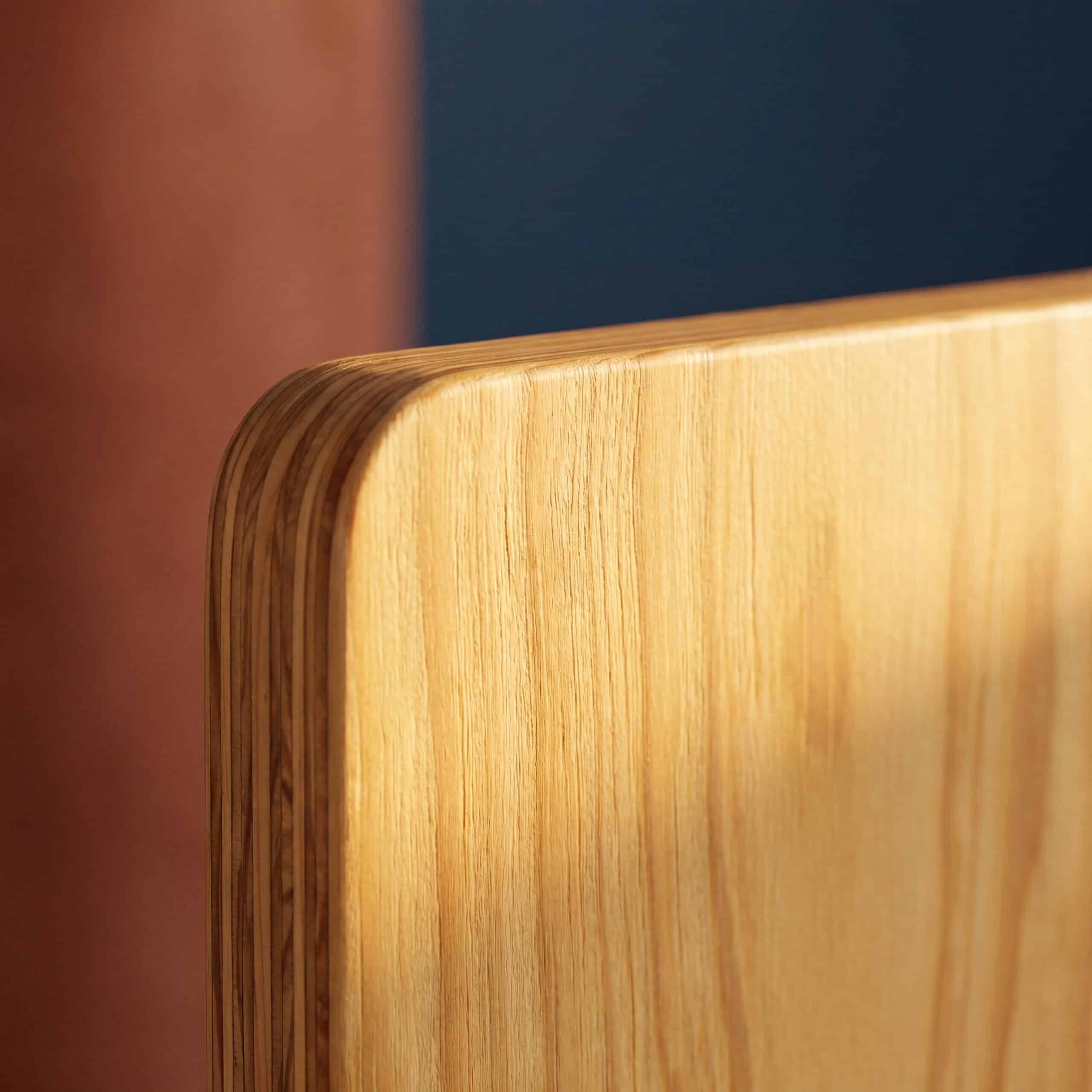 Cama Montessori Monchy, detalle de bordes redondeados y terminacion segura en madera.